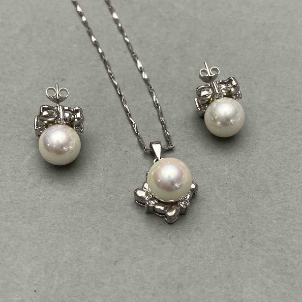 Mallorca Pearl Pendant on Chain 40 cm ± and Stud Earrings