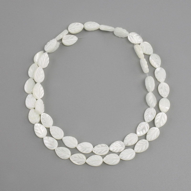 Leaf-shaped Mother-of-Pearl Beads, 9×6 mm, 40 cm long on thread