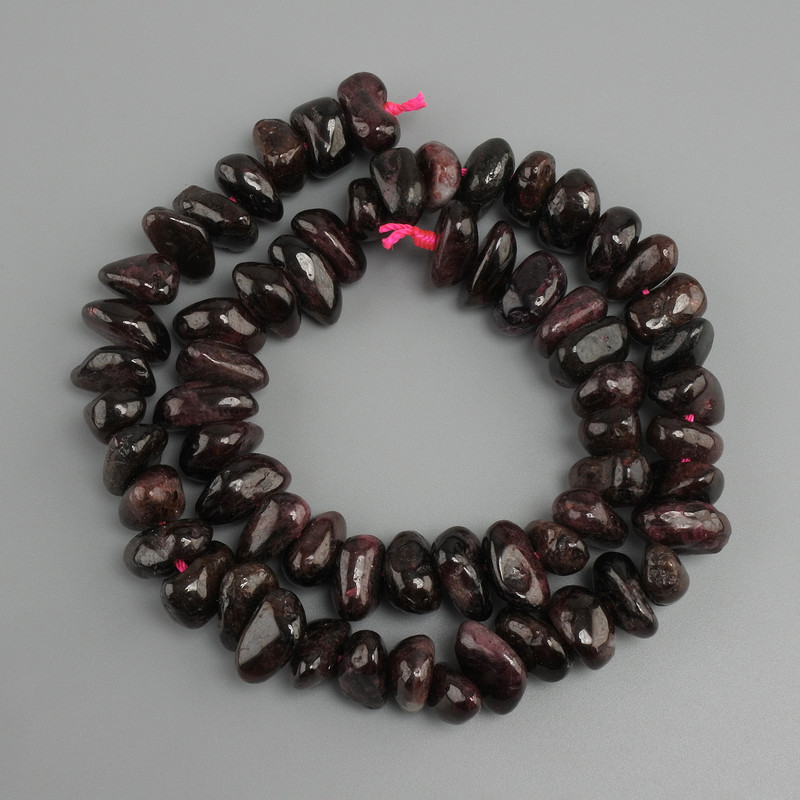 Garnet tumbled beads, diameter 6–8×9.5–12 mm, length approx 39 cm