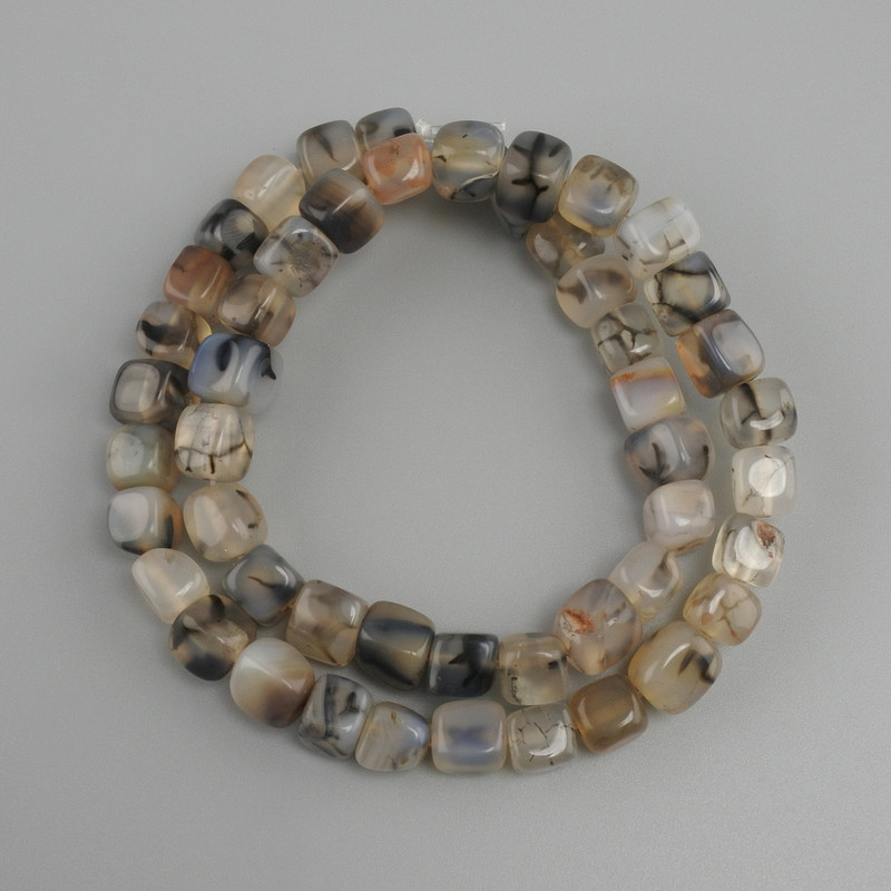 Dragon Vein Agate Cube Beads, 7-9 mm diameter, 37 cm length +/- on thread
