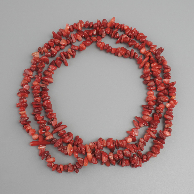 Coral chip beads, diameter 4–13 × 3–5 mm ±, length about 80 cm on thread