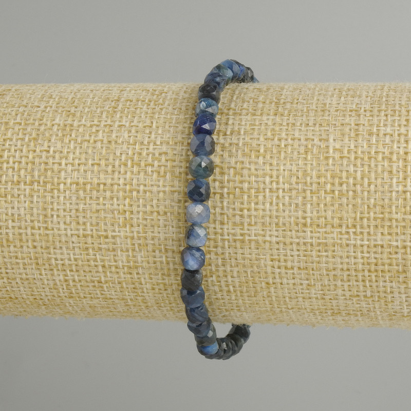 Kyanite faceted cube bracelet, 5x5 mm, 18 cm length +/- stretch