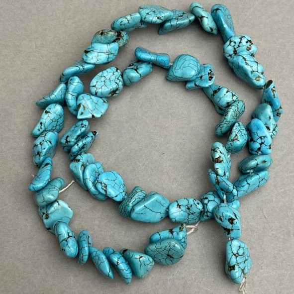 Beads Turquoise Howlite tumbled 14-16×9-11 mm, length 40 cm ± on thread