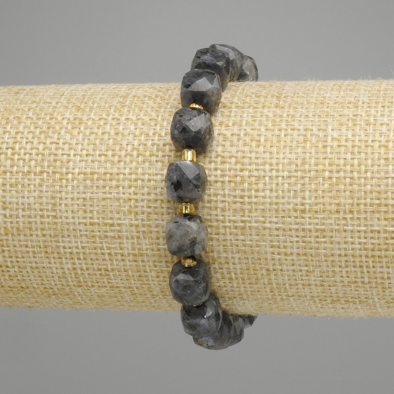 Bracelet Labradorite Faceted Cube, 8-9mm diameter, 3mm+ Seed Beads, length 18cm, stretch