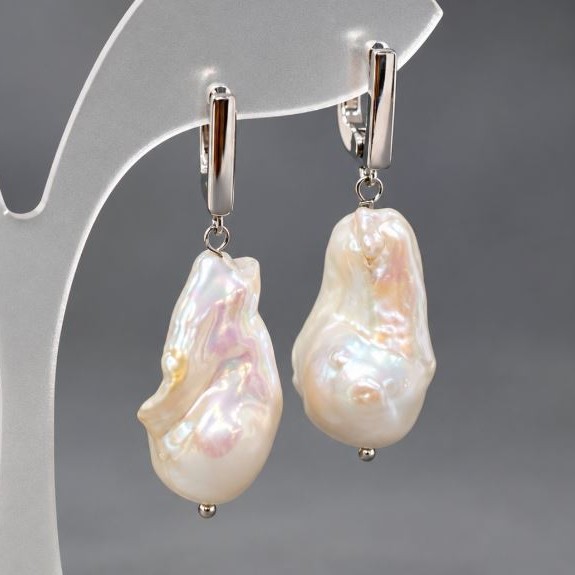 Earrings Baroque Pearls 24x15mm +/-, length 40mm +/-
