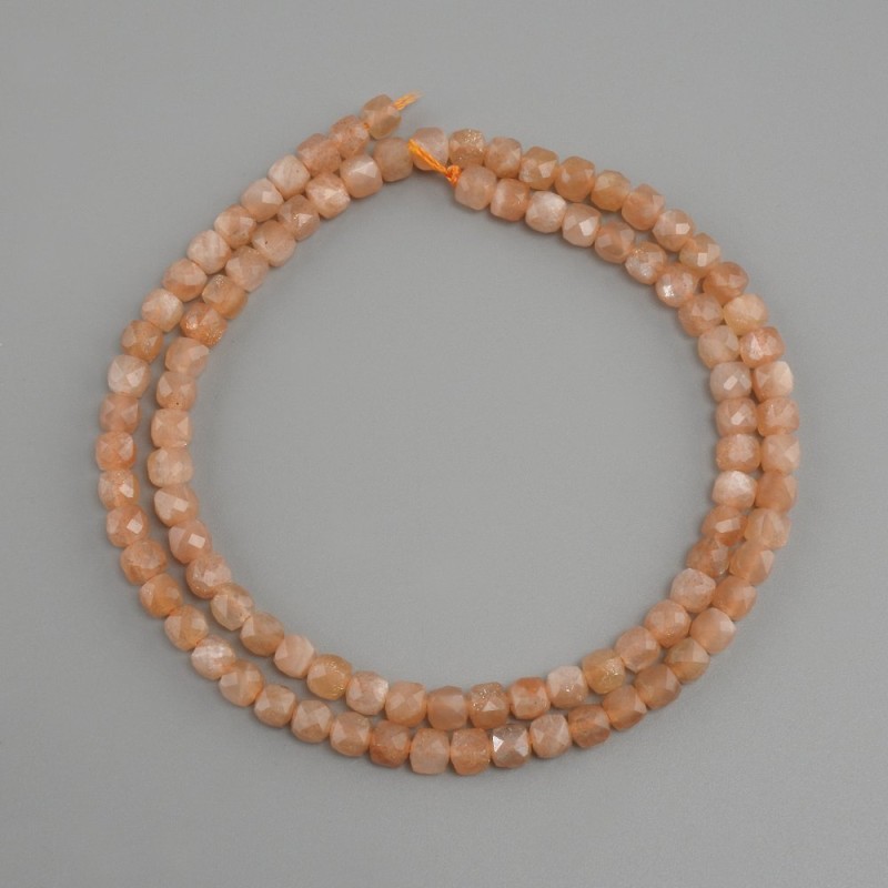 Selenite Faceted Cube Beads, diameter 4x4 mm+-, length 39 cm+