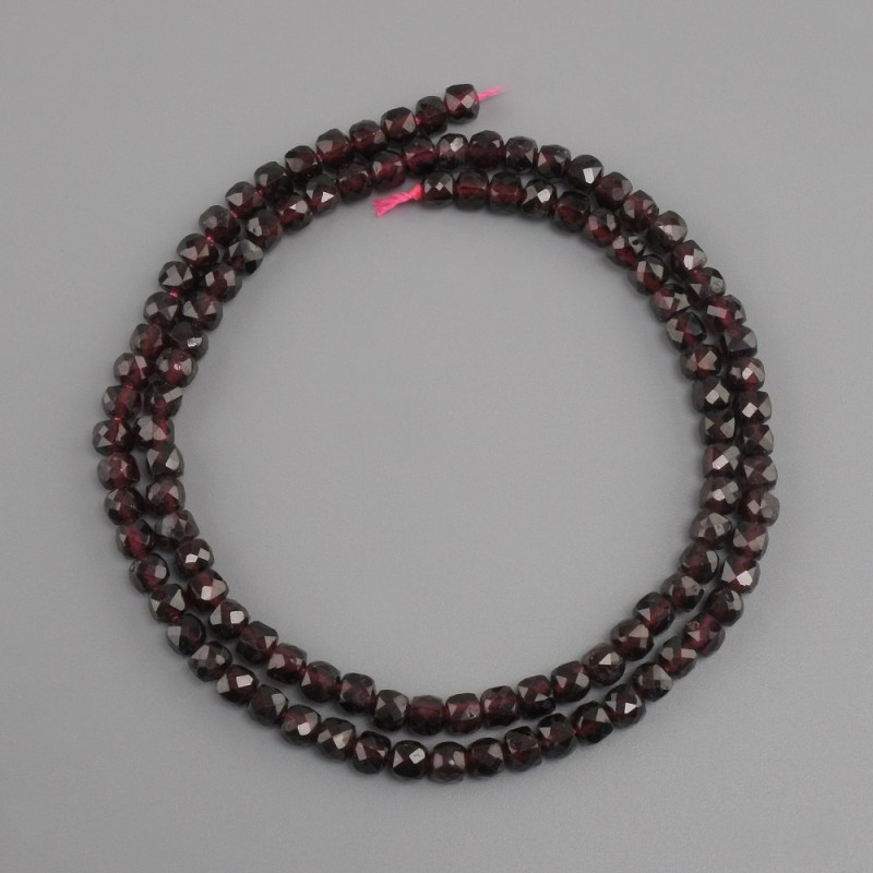 Garnet Beads Natural Stone Faceted Cube, diameter 4x4 mm +-, length 39 cm +