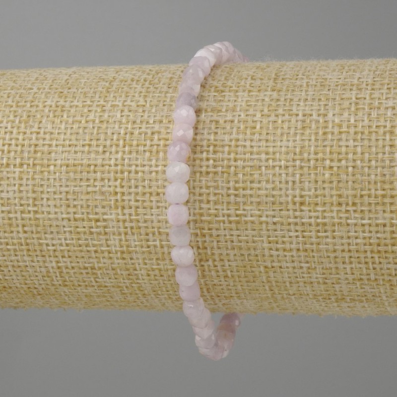 Kunzite bracelet faceted cube, diameter 4×4 mm ±, length 18 cm ± stretch