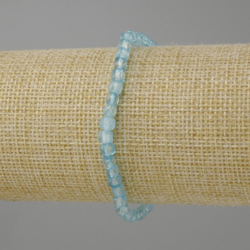 Bracelet Topaz faceted cube, diameter 4x4 mm +/-, length 18 cm +/- stretch