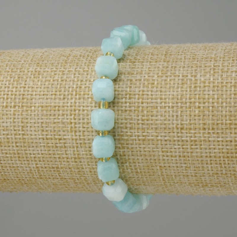 Aquamarine bracelet faceted cube, diameter 7×7mm ± seed beads 3mm ±, length 18cm ± stretch