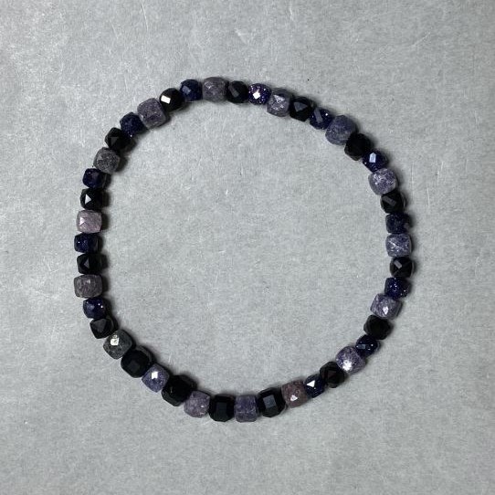 Bracelet Sapphire faceted cube 5mm+- Tourmaline Aventurine faceted cube 4mm+-, length 18cm +- stretch