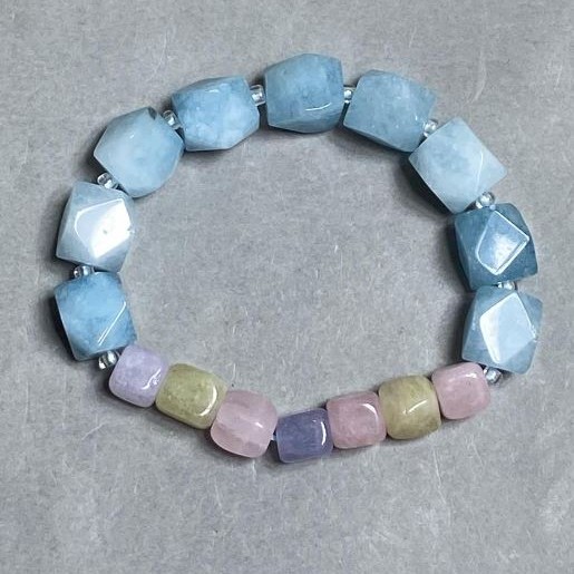 Aquamarine bracelet faceted shapes, diameter 12x10mm ± Morganite cube 7.5mm ±, length 18cm ± stretch