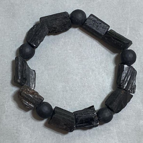 Turmaline Schorl bracelet with unprocessed stones, diameter 14-16x11mm ± Shungite bead 10mm ±, length 18 cm ± stretch