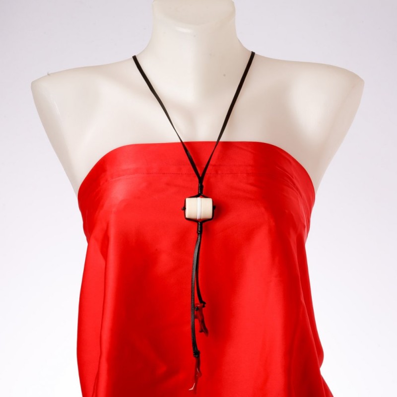 Long cord pendant 'Barrel of Rum', length 80 cm