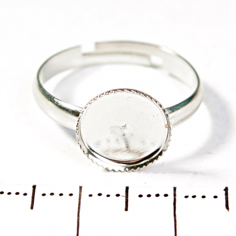 Price per pack / 10 pcs. 10 mm Round base for rings with serrated edge