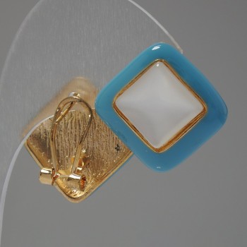 Diamond-shaped blue enamel stud earrings with a cabochon "cat's eye", gold-toned metal, 25mm