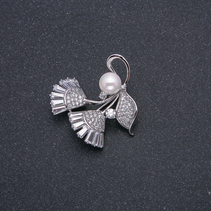 Brooch Xuping Rhodium-plated with Pearl, diameter 8 mm ±, with white stones and rhinestones, 33×31 mm ±