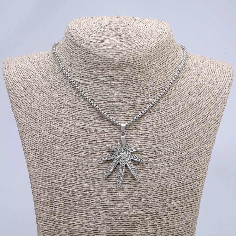 Pendant 'Hemp' 55x35 mm on a chain, length 70 cm +/- silver-tone metal