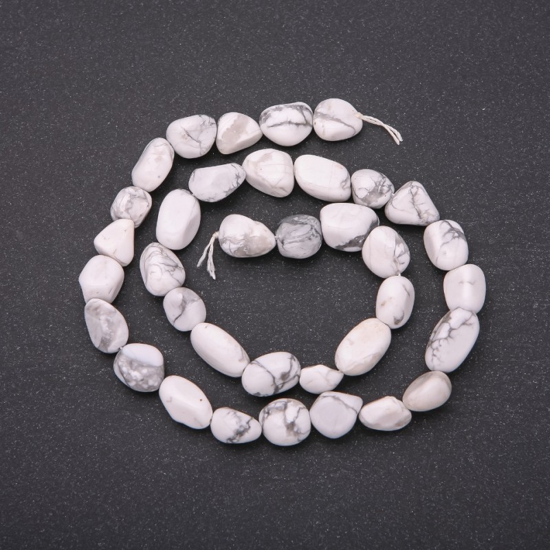 Beads on a thread of natural chalcedony, drop-shaped, 8×11 mm (±), length 38 cm