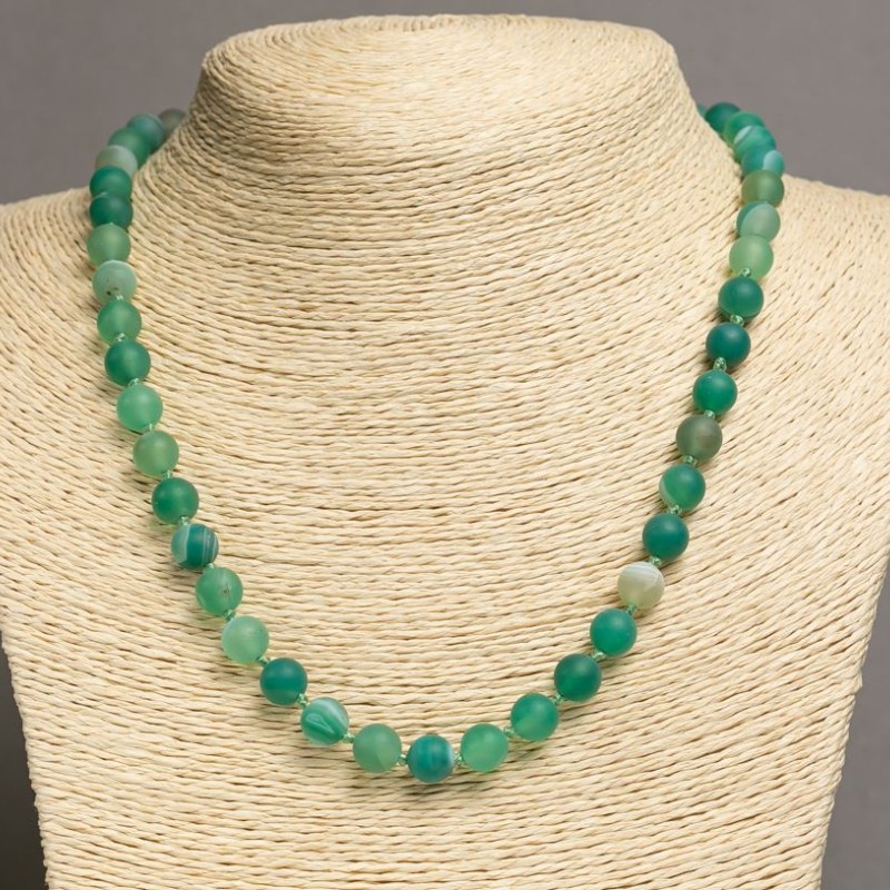 Green matte agate necklace, 8 mm diameter, 49–51 cm long