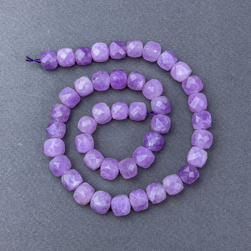 Beads Lavender Amethyst natural stone faceted cube beads on a thread, diameter 9x9 mm, length 38 cm