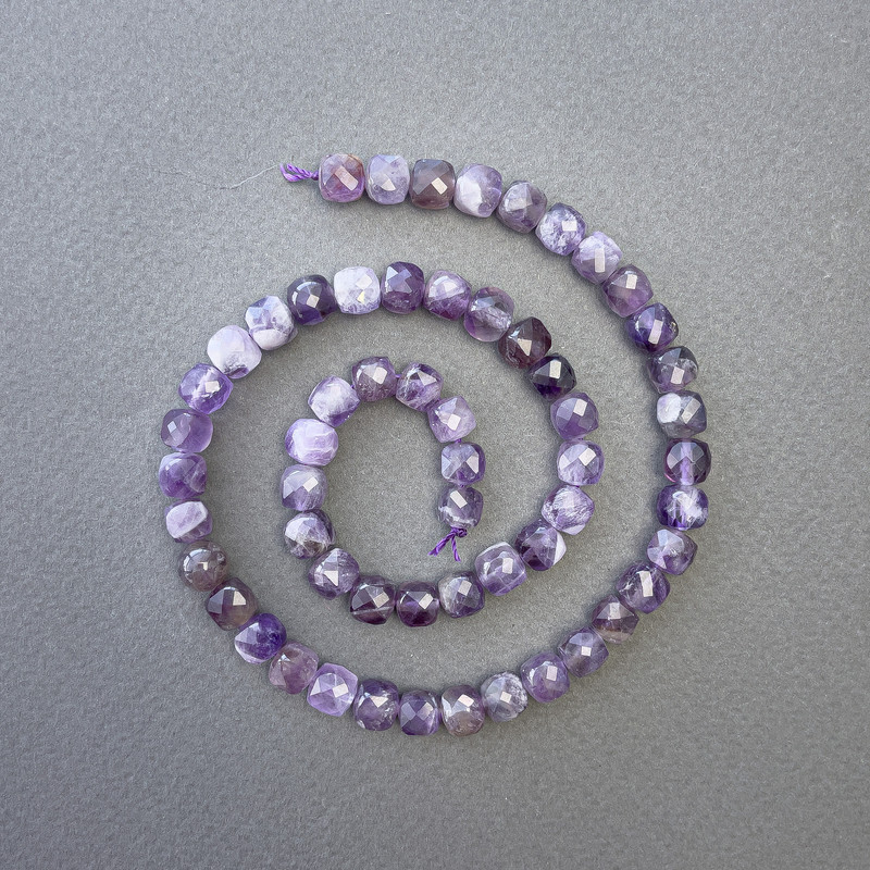 Beads on a thread Amethyst natural stone faceted cube, diameter 7x7mm+-, length 39cm+