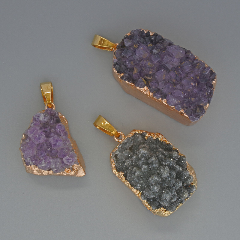 Amethyst Druzy Geode Pendant in a Golden Setting, diameter 19x27 mm ±, length 35 mm ±