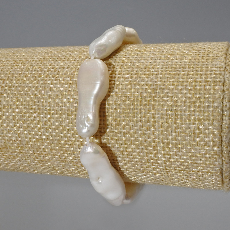 Baroque Pearl Bracelet with a gasoline tint, diameter 10x26 mm, length 18 cm, stretch