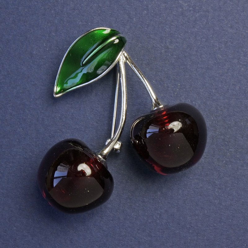 Brooch 'Cherries' enamel color green, metal color 'silver' 35x39 mm+