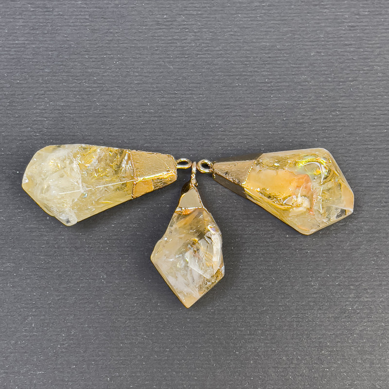 Pendant Untreated Citrine 33×14mm ± Golden Metal