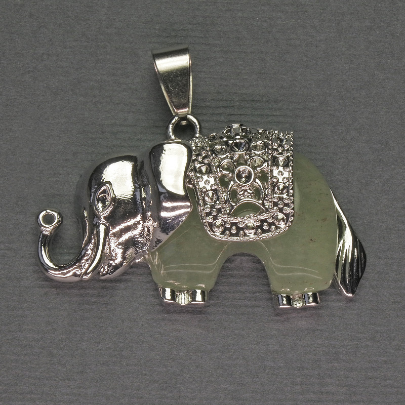 Pendant Elephant Nephrite 39x34 mm +/- Silver-Toned Metal