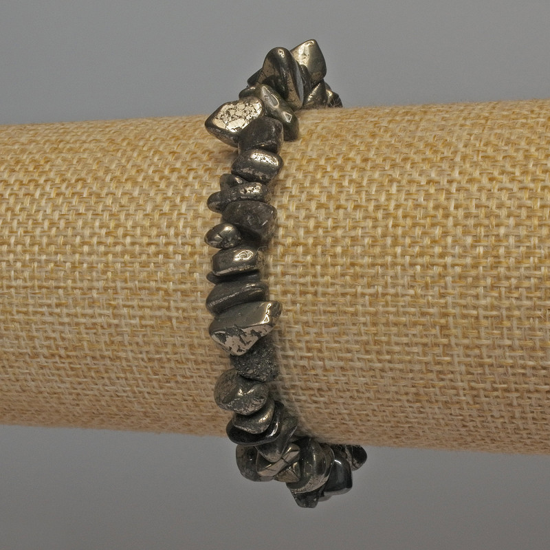 Pyrite chip bracelet, 7-10 x 3-7 mm, 18 cm length, elastic