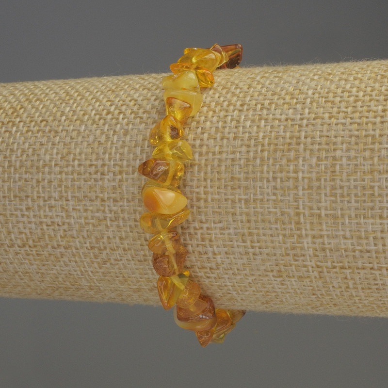 Amber chip bracelet 5–9×4 mm, length 18 cm, stretch