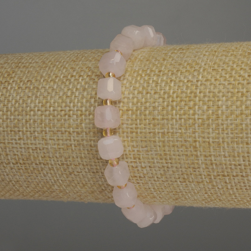 Bracelet Pink Quartz Faceted Cube, 7×7 mm diameter ±, 3 mm seed beads ±, 18 cm stretch