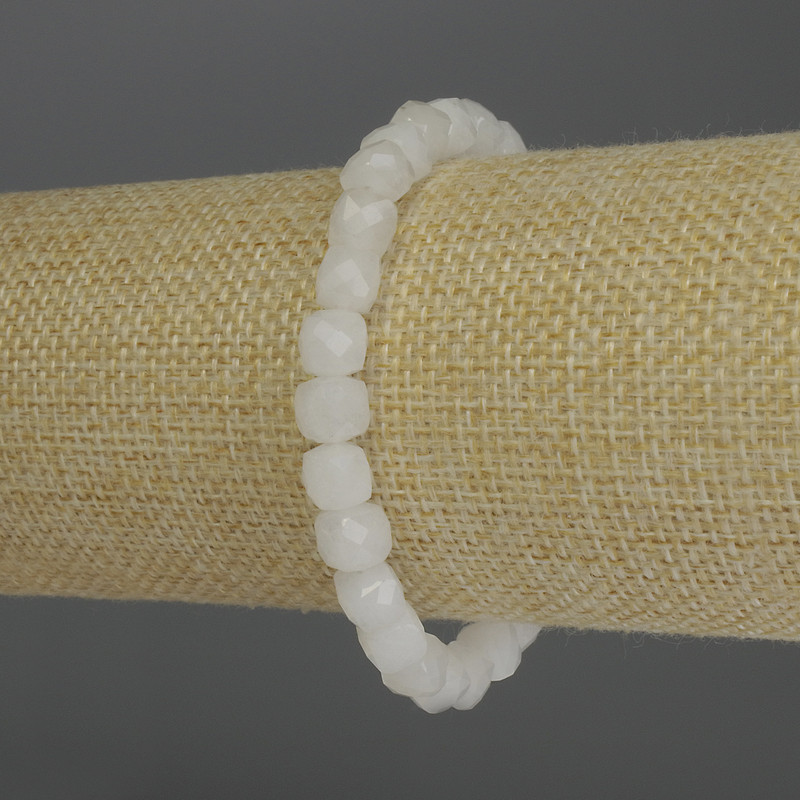 Bracelet of White Quartz, Faceted Cubes, 6 mm Diameter, 18 cm Length, Stretch