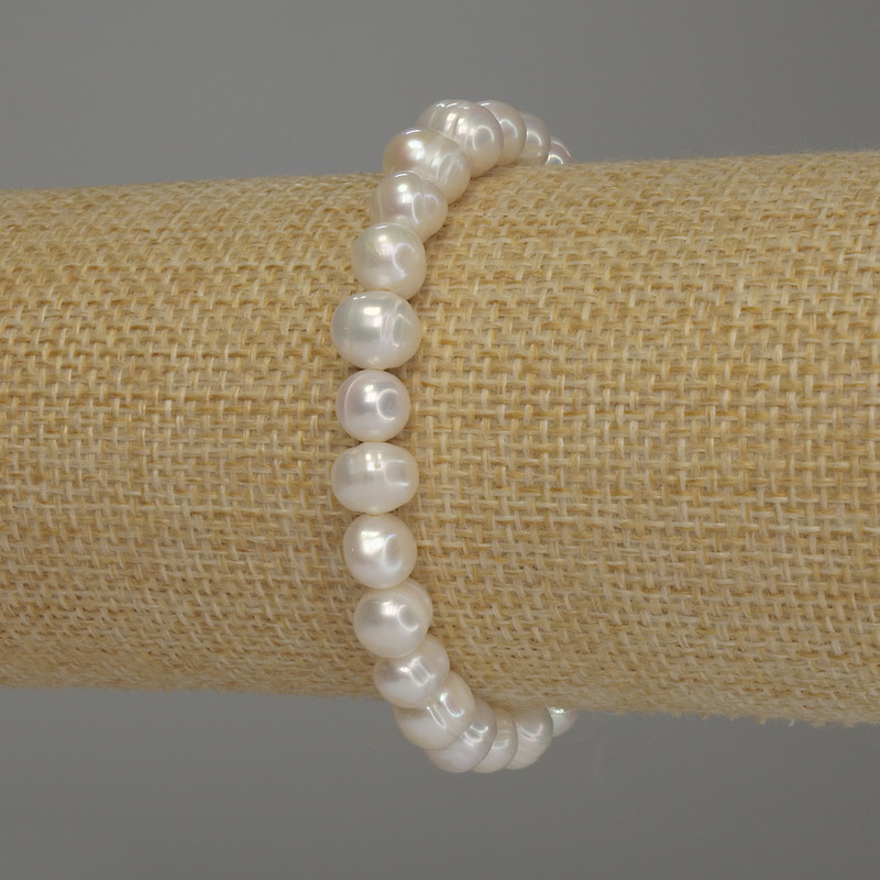 Bracelet of freshwater pearls, diameter 7–8×7 mm, length 18 cm (stretch)