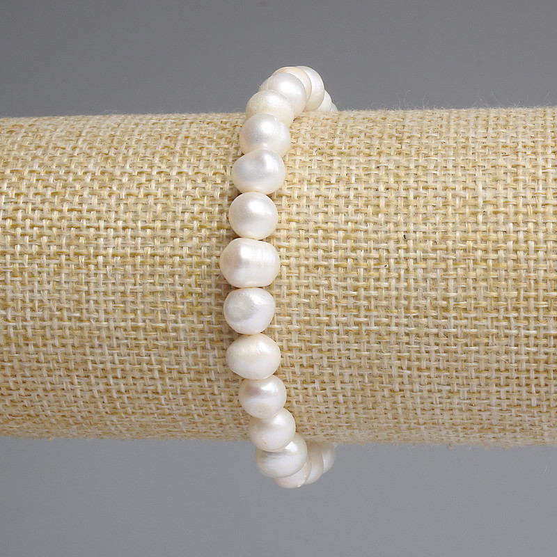 Bracelet with Freshwater Pearls 8-9x7-7, 5mm+-, length 18 cm +/- stretch