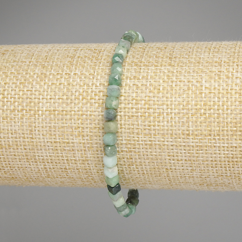 Emerald bracelet with faceted cube beads, 4x4 mm, length 18 cm, elastic