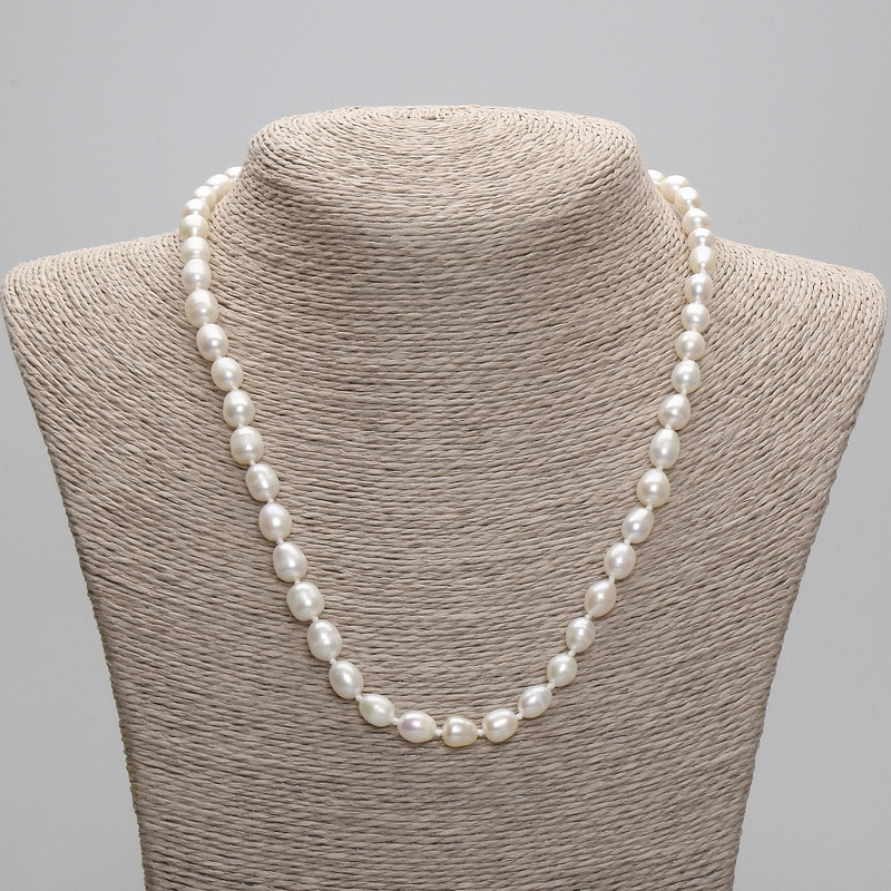 Necklace made of natural freshwater pearls 8.5-9×6-7 mm, length 45 cm +/- 5 cm extender chain