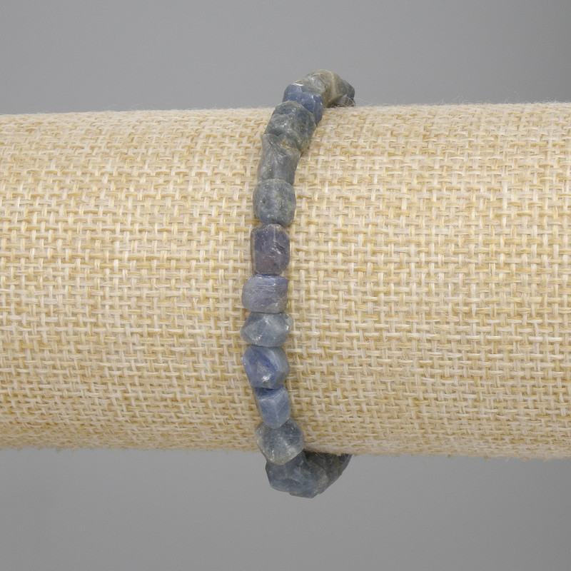 Bracelet with unpolished sapphire gemstones, diameter 5–8×5–7 mm ±, length 18 cm ±, stretch