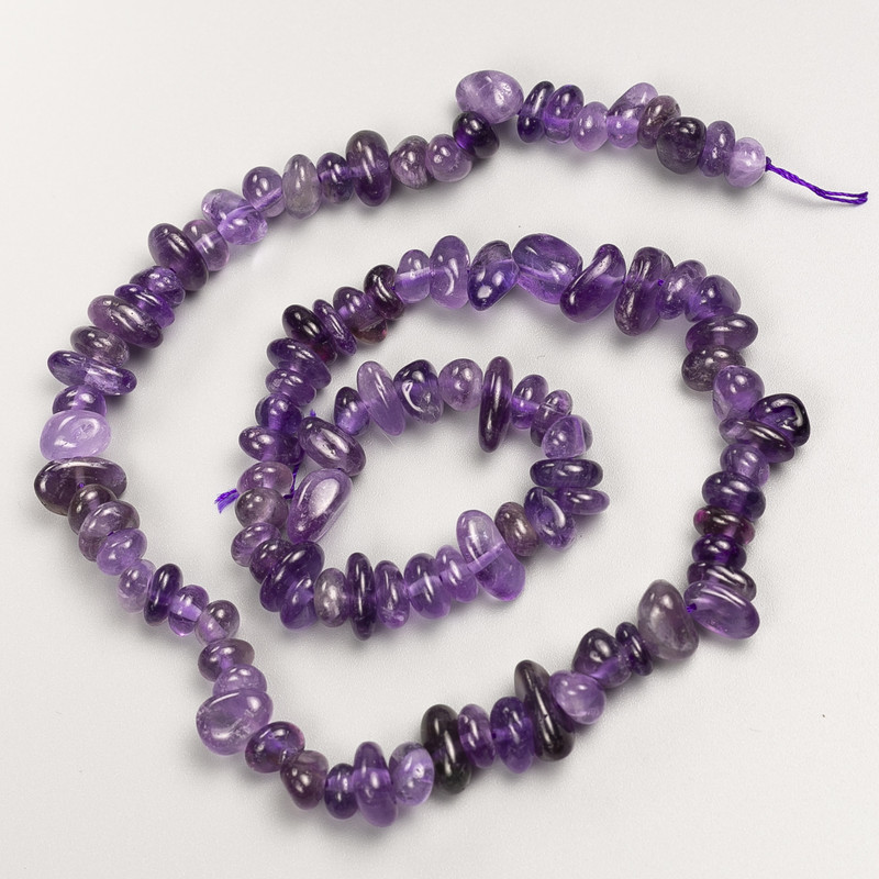 Amethyst chip beads on thread, diameter 8x4 mm, length 40 cm