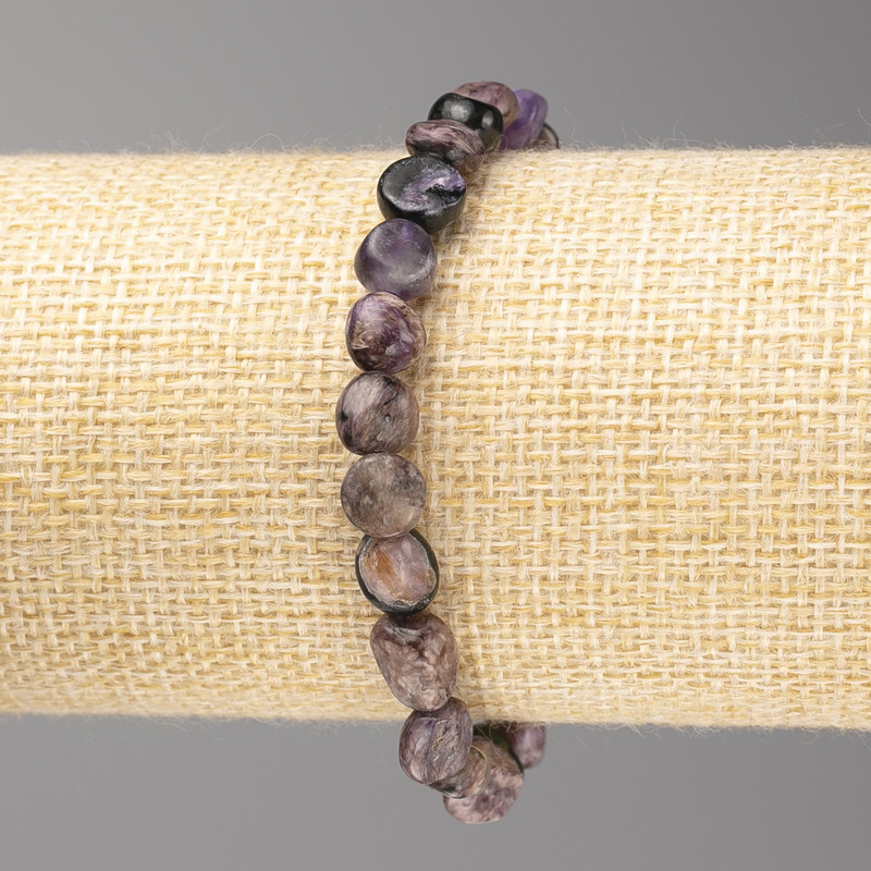 Bracelet with charoite stone, faceted, 8x8 mm diameter ± on elastic, length 18 cm+