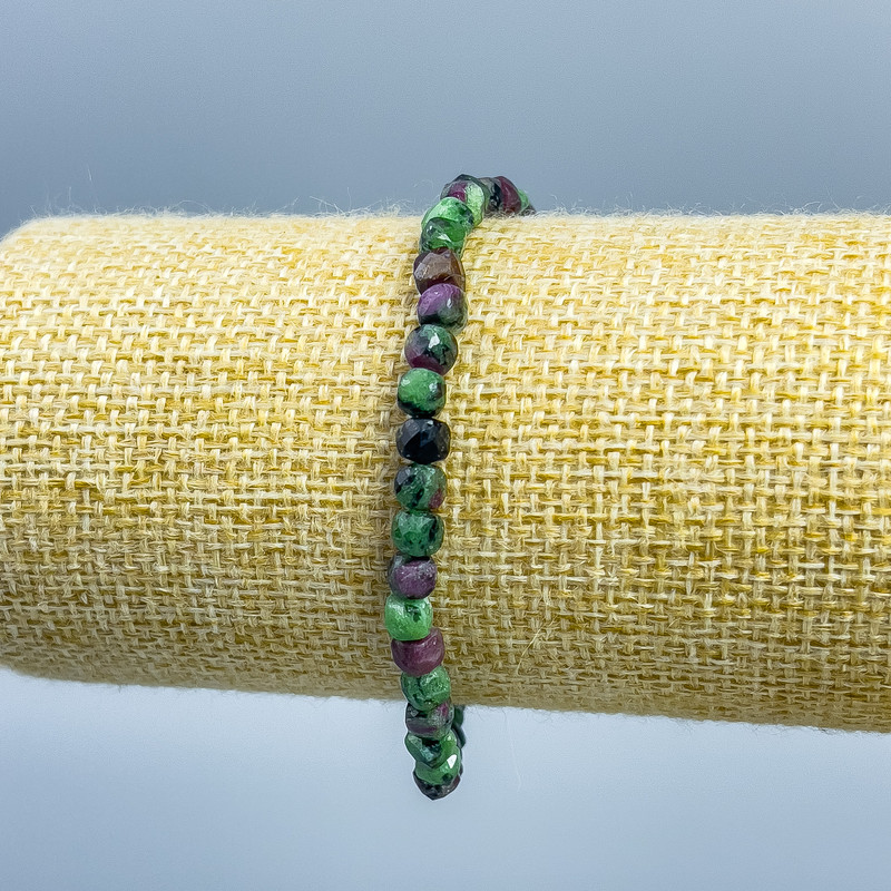 Coesite natural gemstone faceted cube bracelet, 4×4 mm, length 18 cm (stretch)
