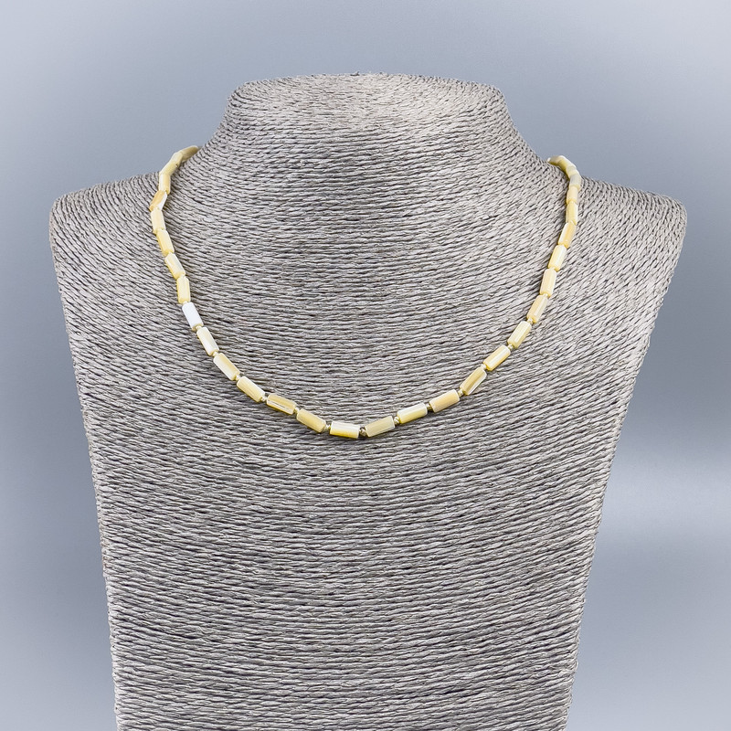Beige natural mother-of-pearl cylindrical necklace, diameter 4×8 mm, length 50 cm